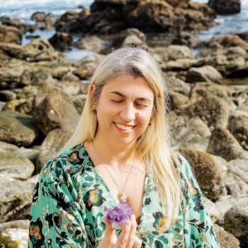 Ambiente terapêutico com florais e aromaterapia para relaxamento mental